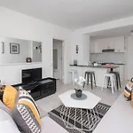 Apartment In Seapoint, Pool And Free Parking.