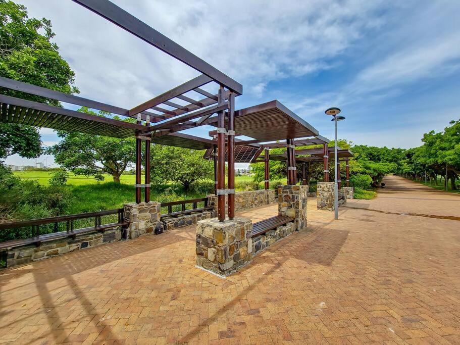 Apartment In Seapoint, Pool And Free Parking.
